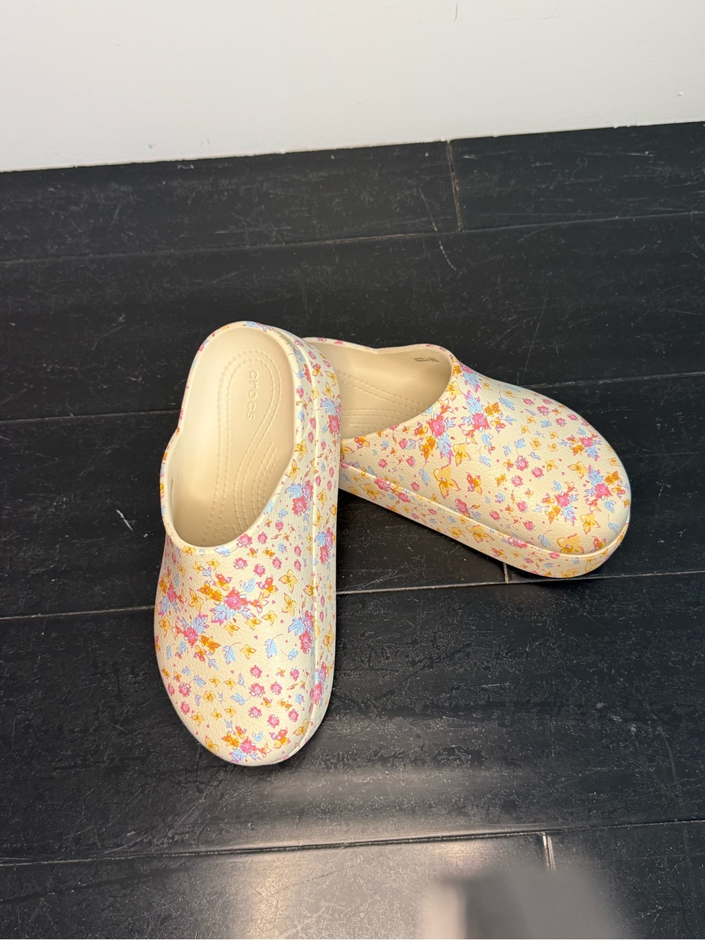 NWOT CROCS Dylan Platform Clogs - Cream Floral Print - Picture 8 of 8